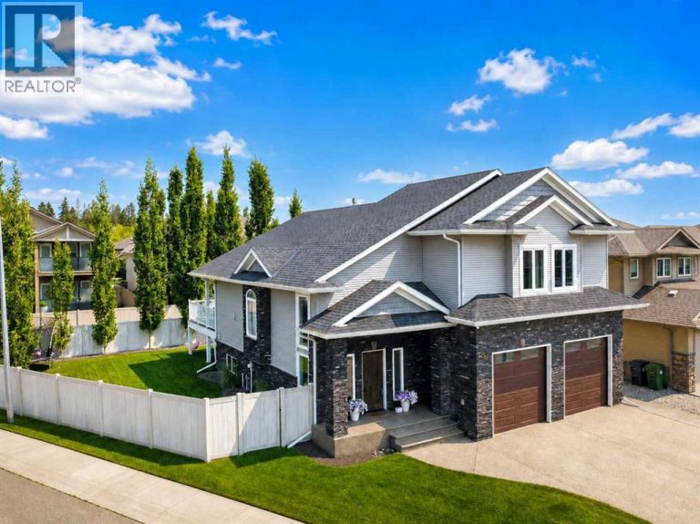 25 Grove Close, Red Deer