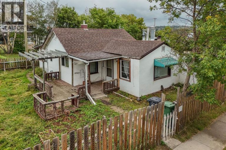5006 47 Avenue, Ponoka