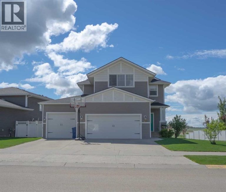 611 Robinson Avenue, Penhold
