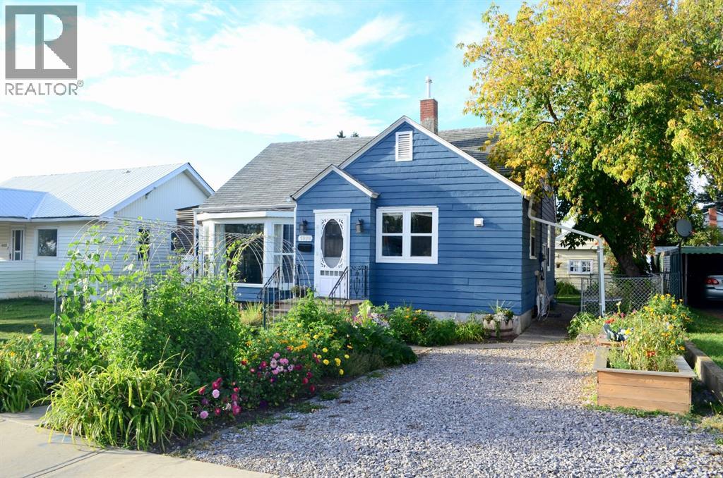 Listing photo – 5028 44 Street, Innisfail